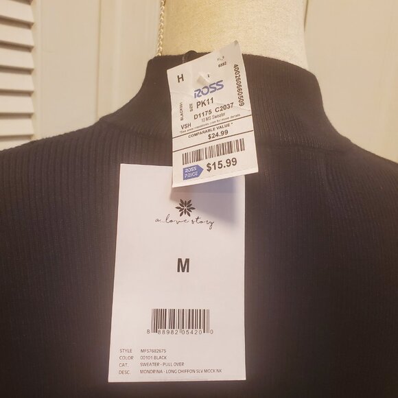 NWT Sweater - Size M - Picture 2 of 3